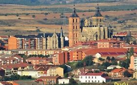 Apartamento Shenzhen en Astorga Camino de Santiago Cochera bicis